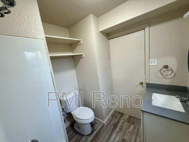 Building Photo - 1931 1/2 Valley Rd