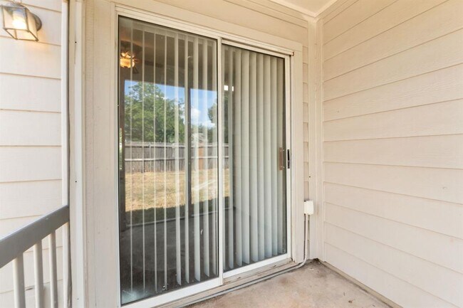 Building Photo - 160 Prairie Springs Loop