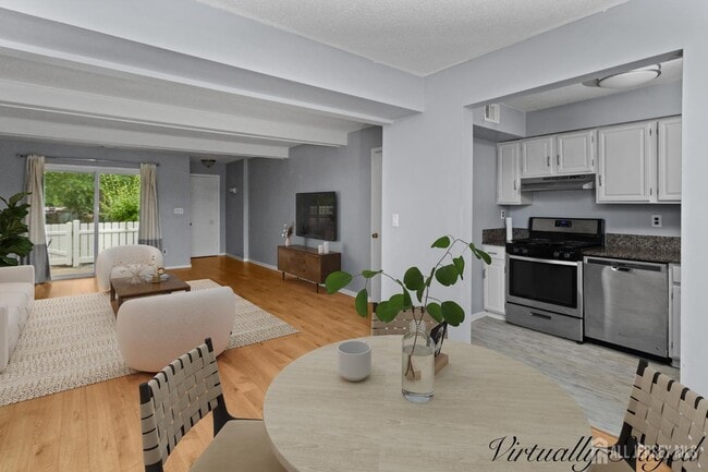 Building Photo - 3 Foxtail Ln