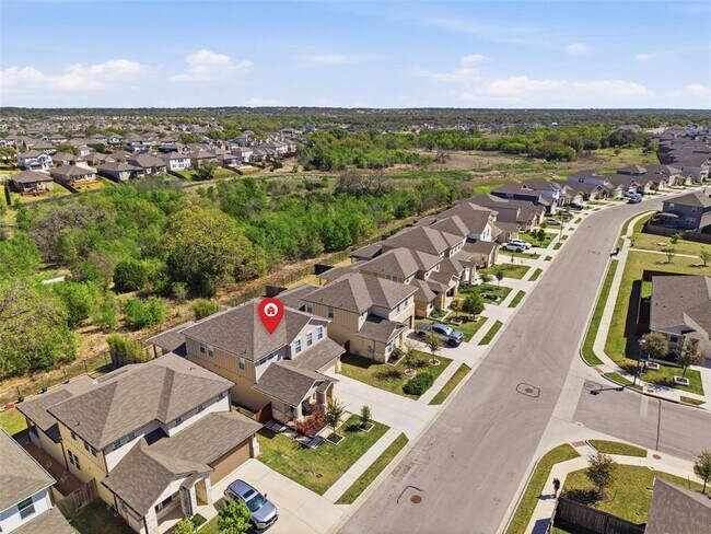 Building Photo - 904 View Dr