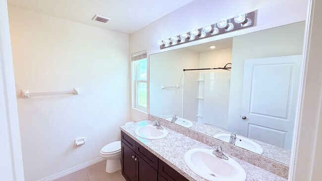 Building Photo - Available now! Amazing 4 Bedroom, 2 Bathroom Home in Wildwood!!