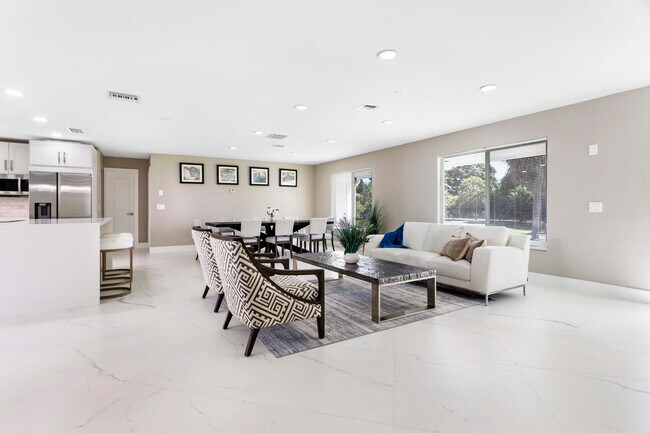 Building Photo - 5200 Club Rd