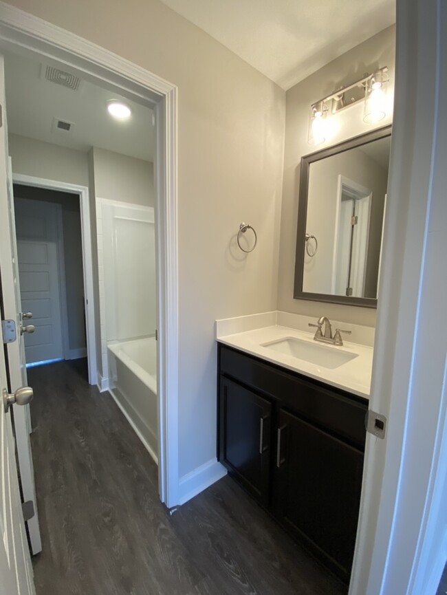 Building Photo - 1031 Glenkirk Dr