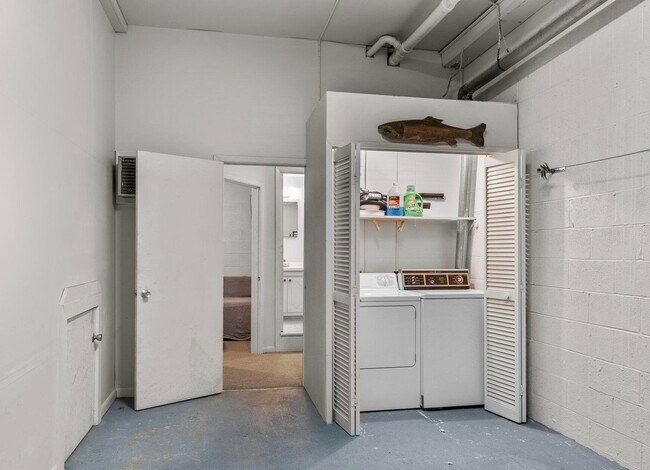 Building Photo - 535 Salter Path Rd