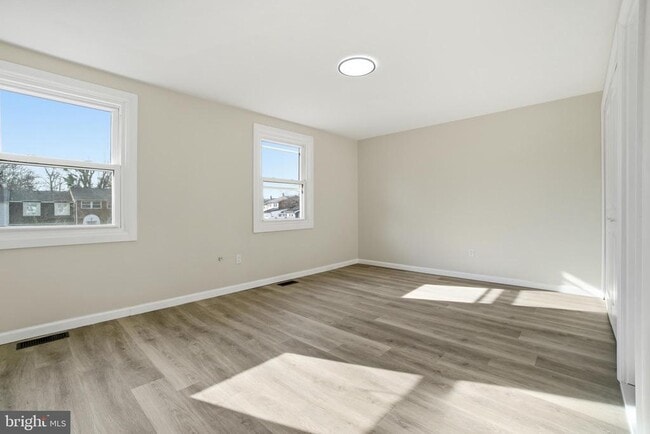 Building Photo - 7 Riverview Pl