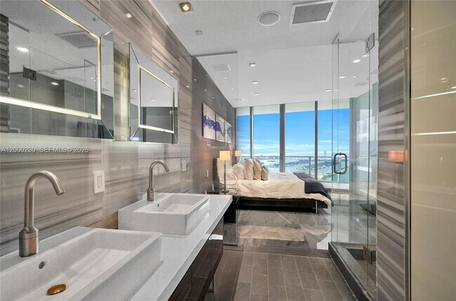 Building Photo - 1100 Biscayne Blvd