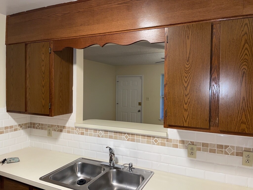 pass thru to family room - 5324 Pandoria Ave