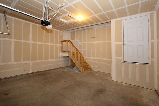 Building Photo - FEELS LIKE HOME! 2BD CONDO with MOUNTAIN VIEWS - Security Deposit Waiver Available