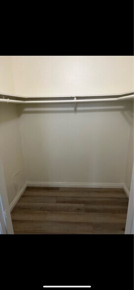 Building Photo - 6928 Woodley Ave