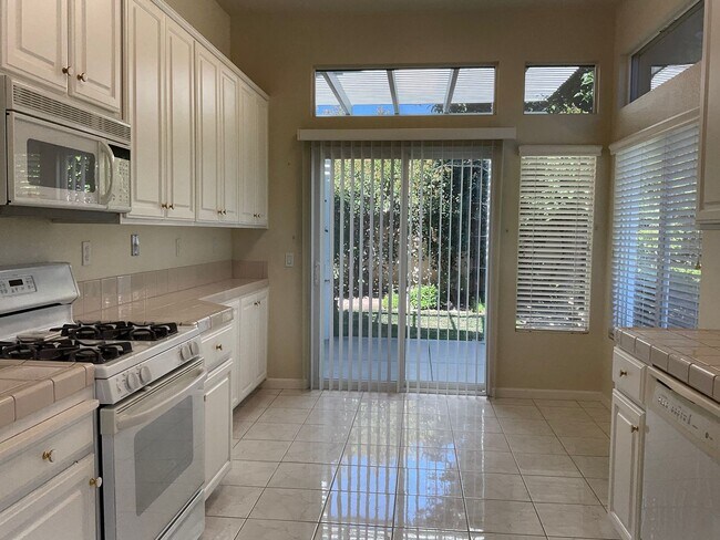 Building Photo - Gorgeous Summerset Duet in Gated 55+ Community