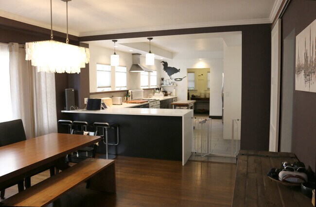 Building Photo - 5558 Claremont Avenue