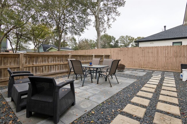 Building Photo - 1910 East Ave