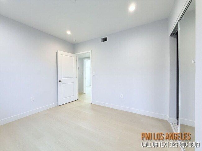 Building Photo - 206 E 87th St