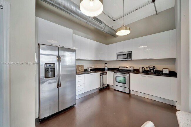 Building Photo - 2100 Van Buren St