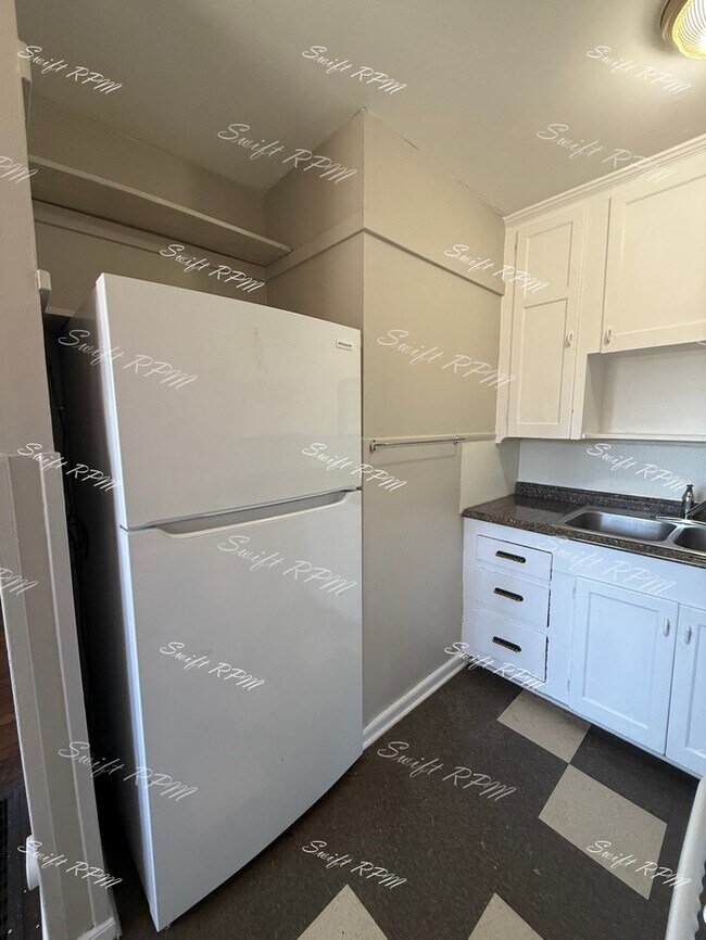 Building Photo - 1147 Oakland Ave