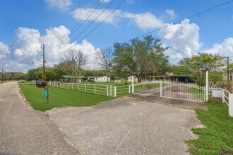 Building Photo - 803 Hennessey Dr