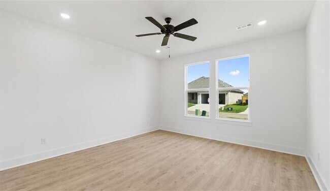 Building Photo - 4856 W Aurora St