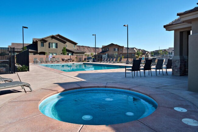 Building Photo - 3 Bedroom Townhome!! Casitas at Hidden Valley.