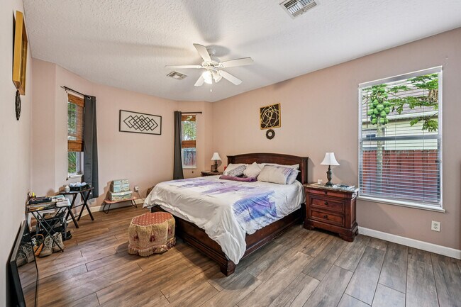 Building Photo - 3044 SW Savona Blvd