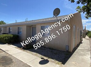 Building Photo - 2BR/1Bath - 4 Plex in Rio Rancho