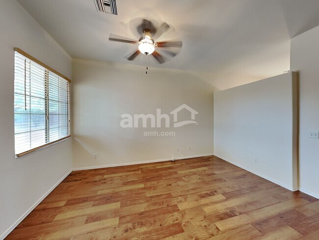 Building Photo - 33 E Calle Vivaz