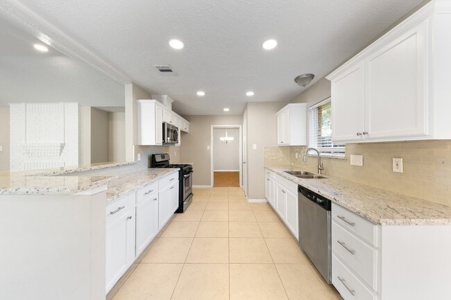 Building Photo - 802 Foxglove Dr