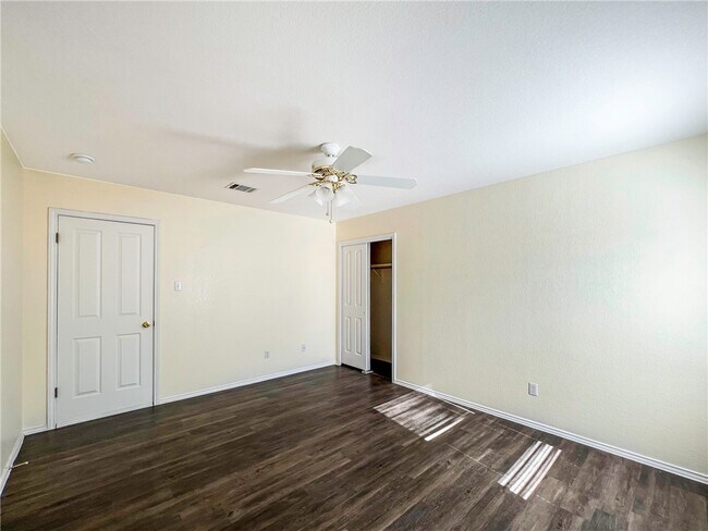 Building Photo - 116 Remington Dr