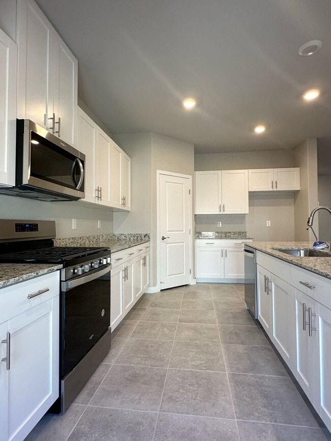 Building Photo - 4bd/2.5bath Single Family Home