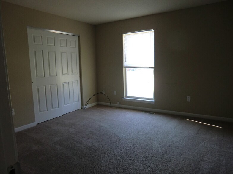 Building Photo - 1802 Sir Lancelot Dr