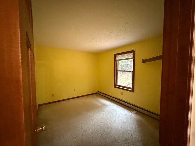 Building Photo - 352A Goffstown Back Rd