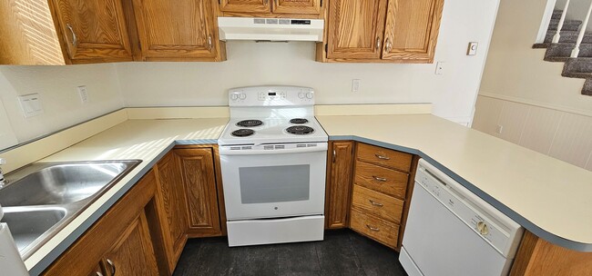 Building Photo - Newly Renovated 3Bed 1.5 Bath House Available in Heart of Bozeman