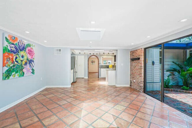 Secondary Living Area - 1127 S Osprey Ave