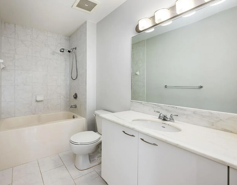 Building Photo - 133 NE 2nd Ave