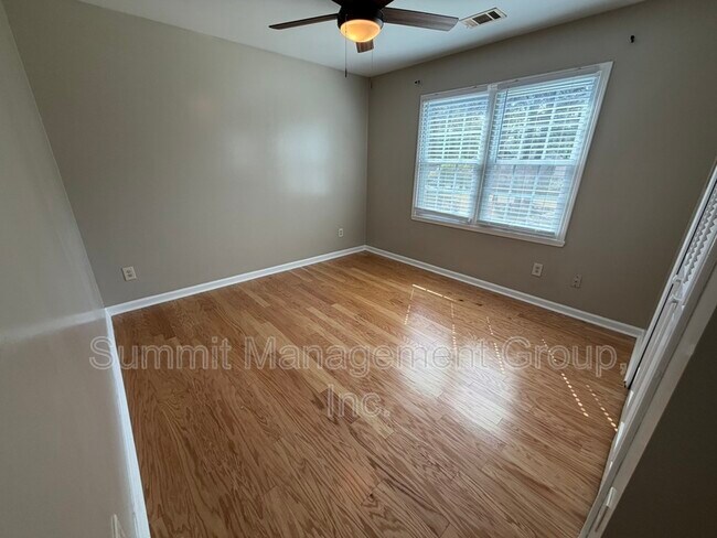 Building Photo - 1611 Ellington Rd SE