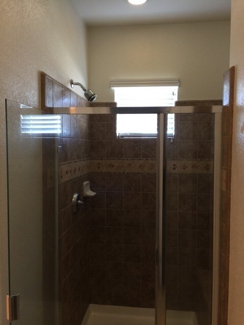 Building Photo - Manteca 4 Bedroom 1/2 bath 2 Car Garage ta...