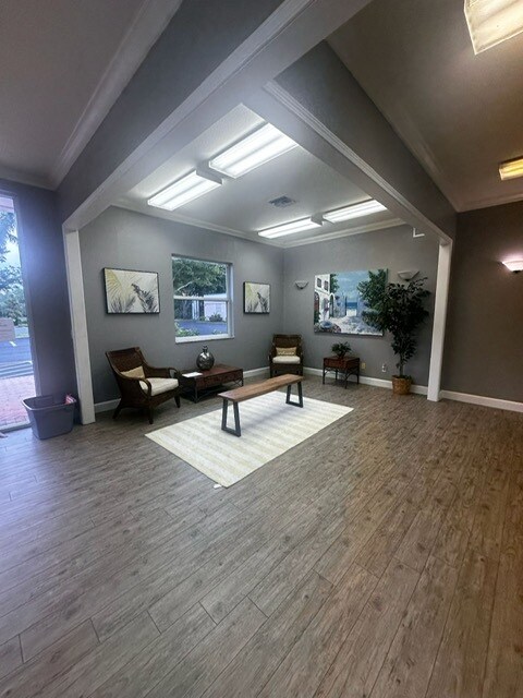 Building Photo - 14831 Park Lake Dr