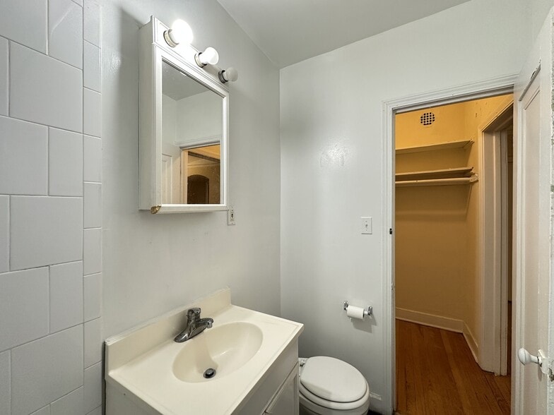 Building Photo - 535 W Arlington Pl