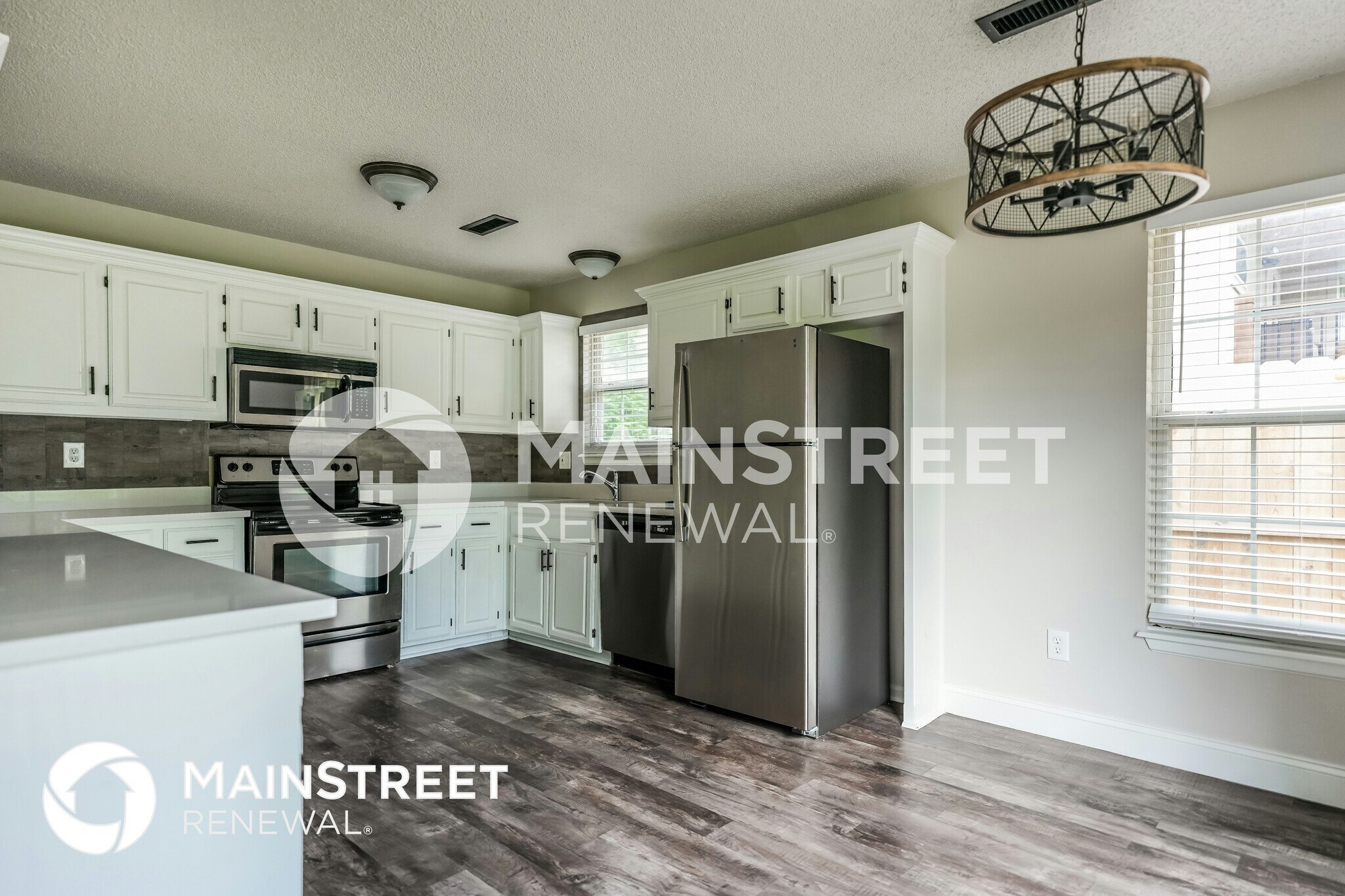 Building Photo - 820 SW Meadowood Dr