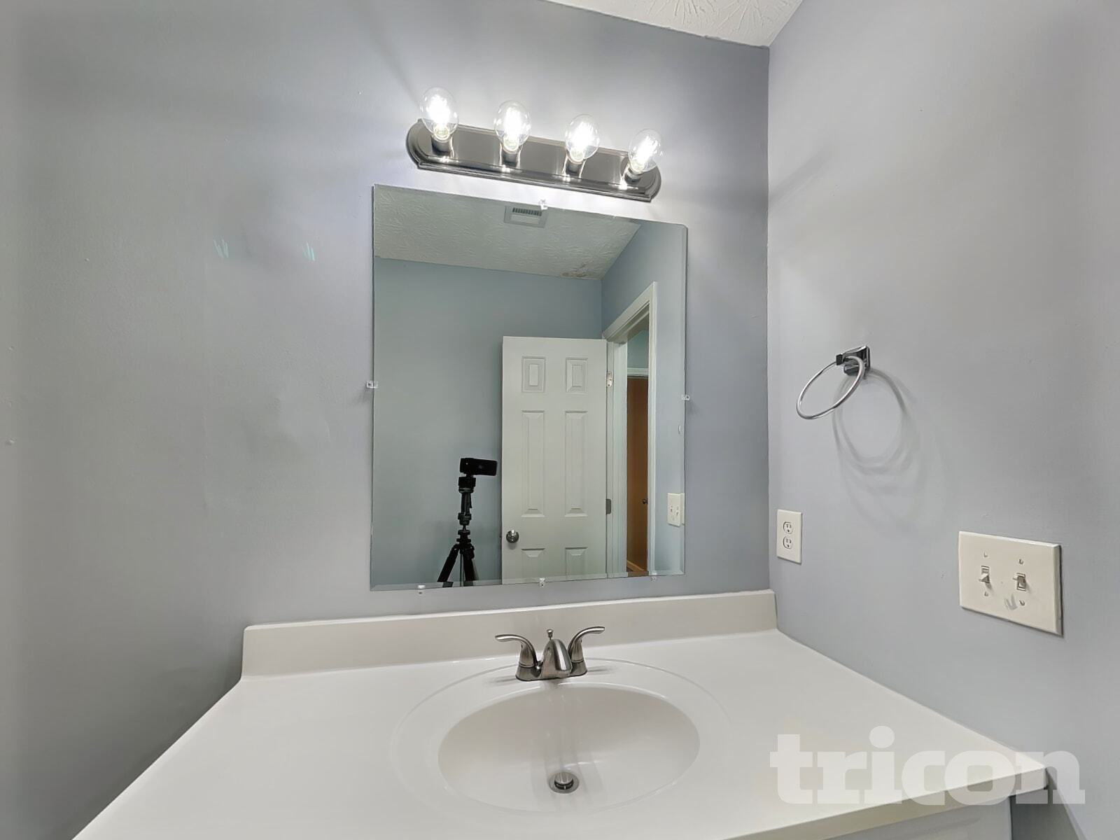 Building Photo - 1812 Cres Hill Dr NW