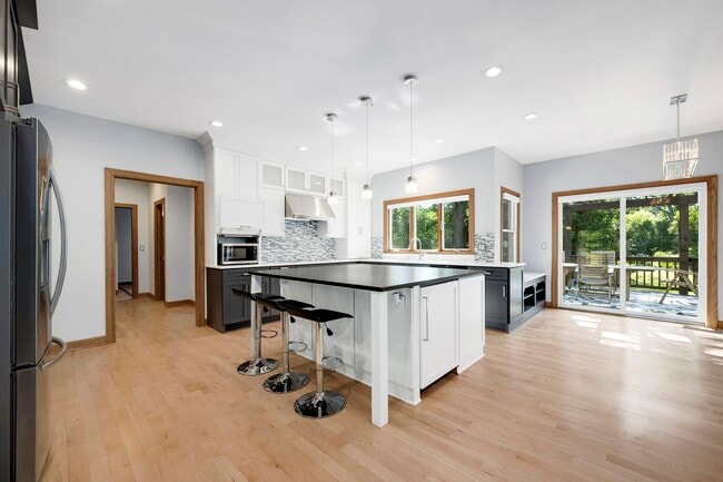 Building Photo - 721 38th St
