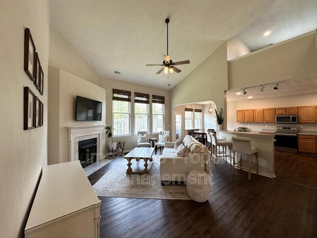 Building Photo - 3236 Barbour Dr