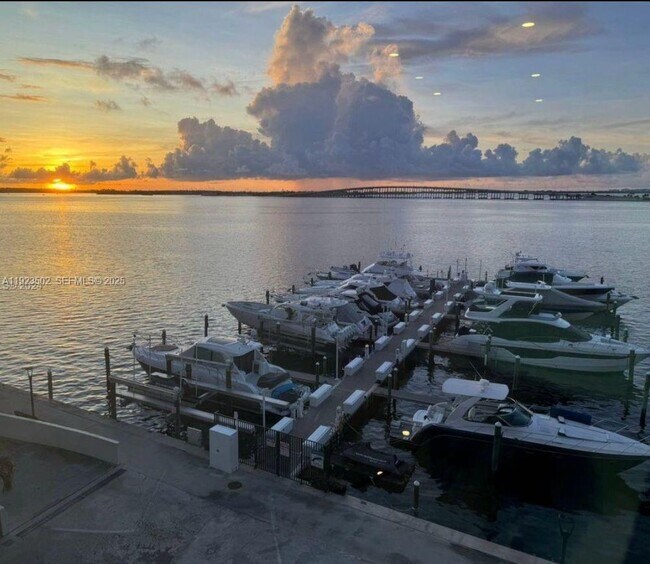 Building Photo - 1865 Brickell Ave