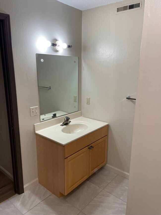 Building Photo - 3110 Alpine Dr