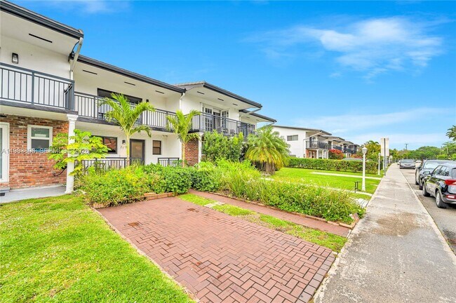 Building Photo - 2211 NE 122nd St