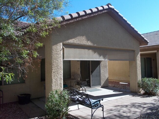 Building Photo - Elegant Single-Story Home in a Gated Commu...