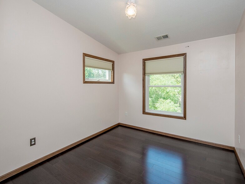 Left Upper Bedroom - 961 18th Ave SE