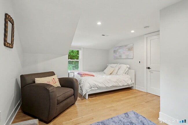 Building Photo - 8 Kirock Pl