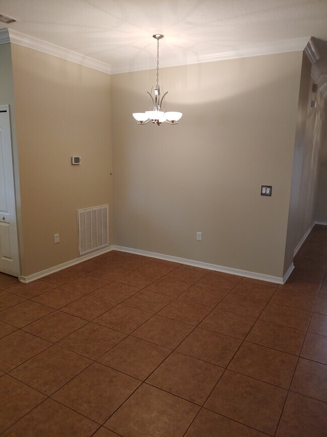 Building Photo - Beautiful 3BR Home in Mallory Square, Lawn Care Included