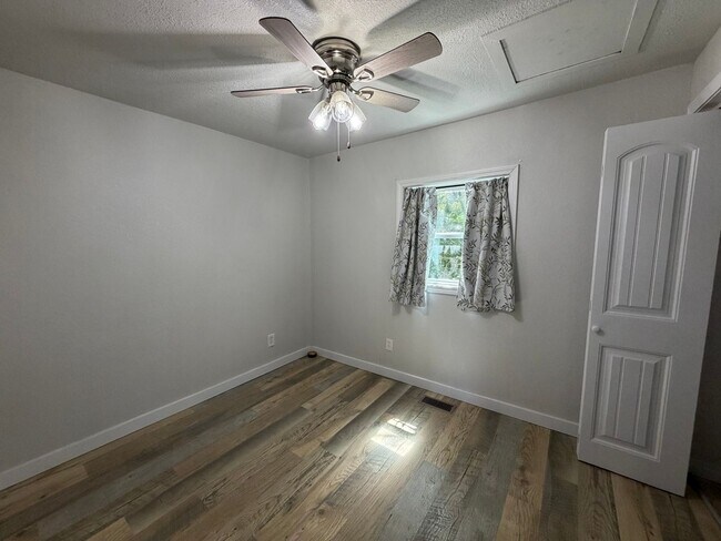 Building Photo - 103 Bell Creek Rd