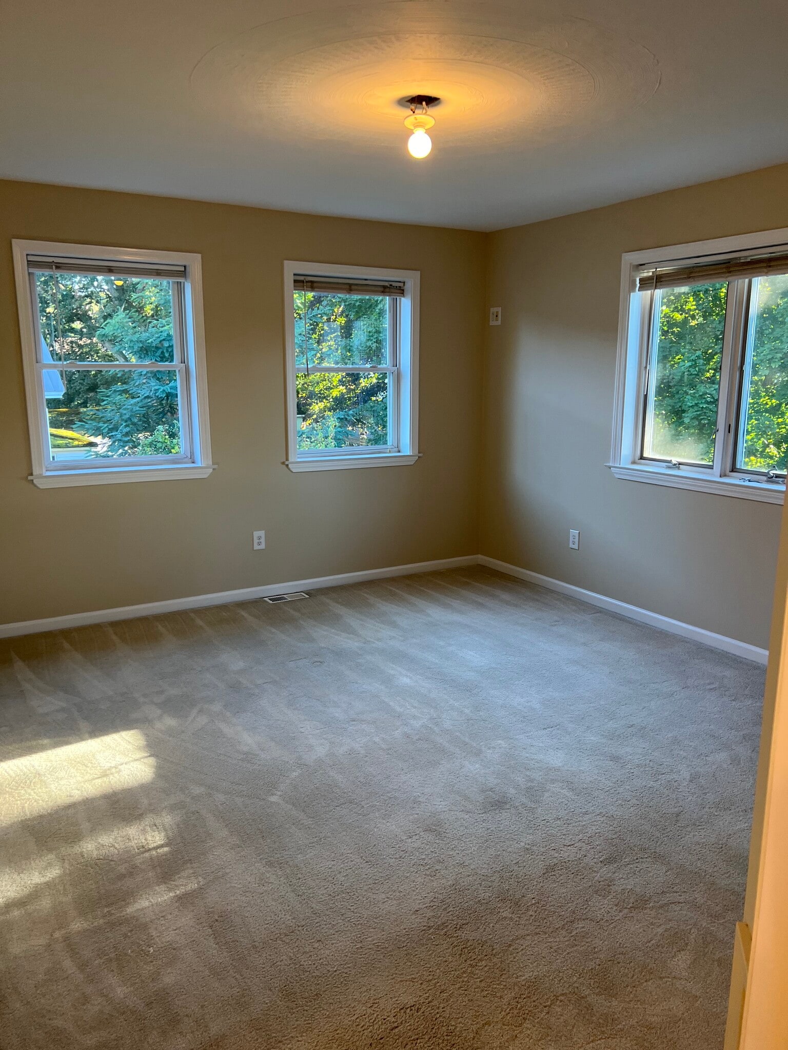 Master Bedroom - 176 Duer St